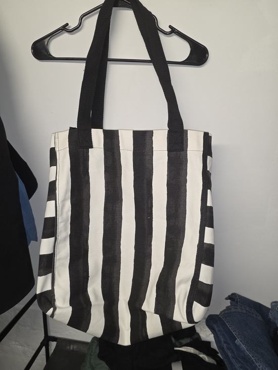 thirty-one Handbags - Thirty-one Black & White Striped Canvas Tote Bag